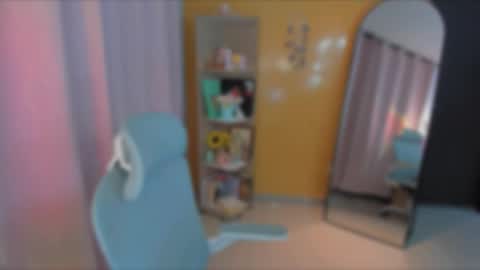 Snapshot of olivia_xd_ chatting on 10-21-25, 05:41 Olivia online show from 10-21-25, 05:41