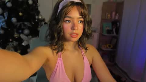 Snapshot of olivia_xd_ chatting on 11-18-25, 08:19 Olivia online show from 11-18-25, 08:19