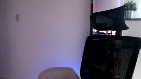oliviaaa__ online show from 11-18-25, 04:11
