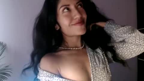 oliviaaa__ online show from 05-12-26, 04:59
