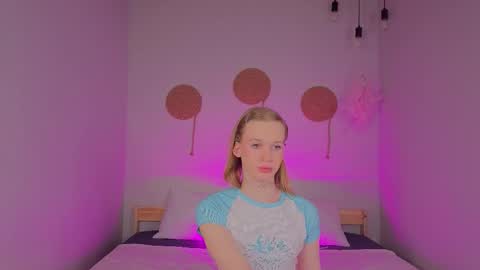 oliviaapink online show from 01-18-26, 02:43