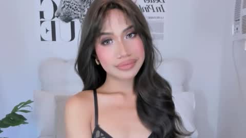 Snapshot of oliviaarmani chatting on 12-22-25, 01:52 Olivia online show from 12-22-25, 01:52