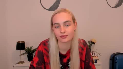oliviaBeauty online show from 10-03-25, 08:39