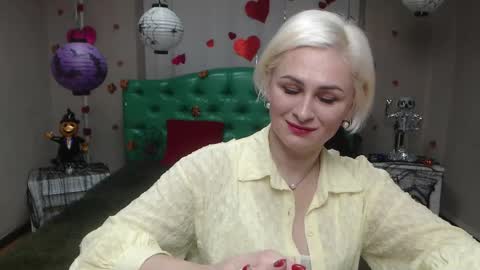 Snapshot of oliviahorst chatting on 10-29-25, 06:59 OliviaHorst online show from 10-29-25, 06:59