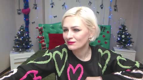 Snapshot of oliviahorst chatting on 12-17-25, 06:19 OliviaHorst online show from 12-17-25, 06:19