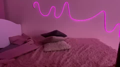 Snapshot of olivialimm chatting on 12-12-24, 05:37 Olivia online show from 12-12-24, 05:37