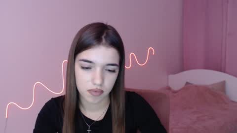 Snapshot of olivialimm chatting on 12-18-24, 06:25 Olivia online show from 12-18-24, 06:25