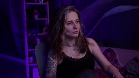 Snapshot of oliviamcclean chatting on 09-17-25, 05:42 Liv online show from 09-17-25, 05:42