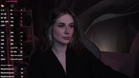 Snapshot of oliviamcclean chatting on 10-29-25, 04:37 Liv online show from 10-29-25, 04:37