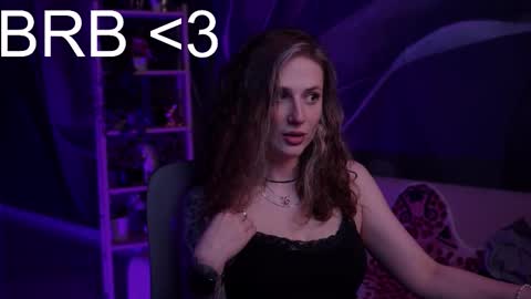 Snapshot of oliviamcclean chatting on 11-23-25, 05:29 Liv online show from 11-23-25, 05:29