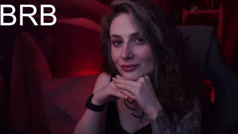 Snapshot of oliviamcclean chatting on 11-23-25, 11:15 Liv online show from 11-23-25, 11:15