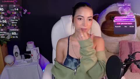 Olivia Mcneill  online show from 02-07-25, 12:39