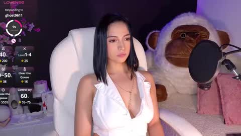 Olivia Mcneill  online show from 02-08-25, 11:45