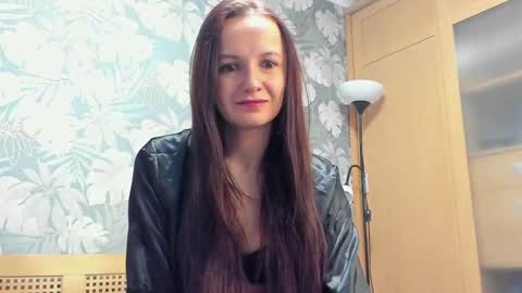 oliviamuur online show from 12-15-25, 04:50