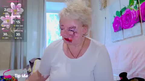 oliviaparadise online show from 05-20-26, 12:00