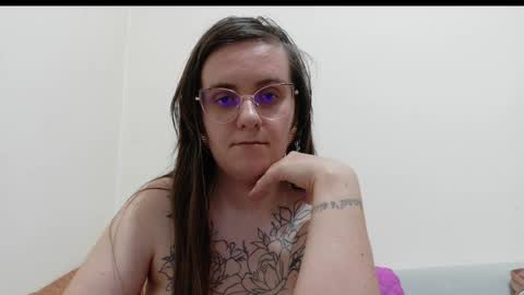 Snapshot of oliviasager chatting on 05-09-26, 03:50 Mistress Olivia online show from 05-09-26, 03:50