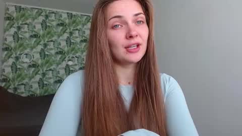 Olivia online show from 10-26-25, 05:24