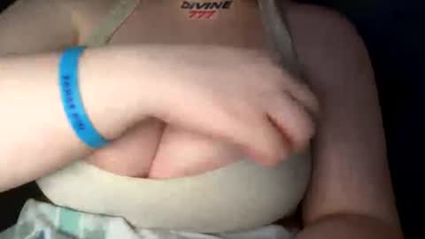 Snapshot of oliviaskies chatting on 07-11-26, 08:11 Olivia baby online show from 07-11-26, 08:11