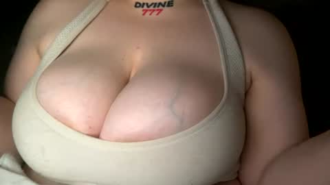 Snapshot of oliviaskies chatting on 07-12-26, 05:04 Olivia baby online show from 07-12-26, 05:04