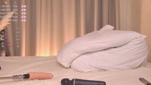 Snapshot of oliviastern chatting on 01-08-25, 02:14 Olivia online show from 01-08-25, 02:14