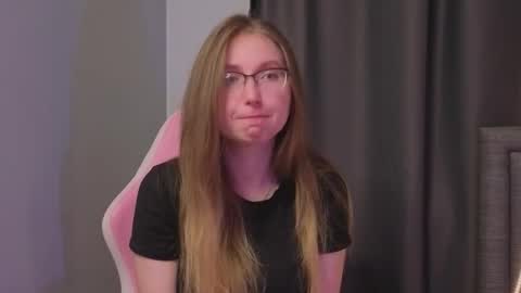 Kylie online show from 09-10-25, 07:03