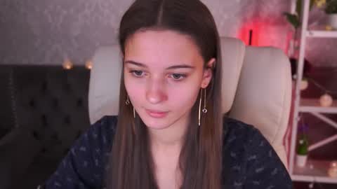 Snapshot of olivkablush chatting on 12-18-24, 07:36 Olivia online show from 12-18-24, 07:36