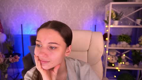 Snapshot of olivkablush chatting on 01-17-25, 06:47 Olivia online show from 01-17-25, 06:47