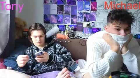 Snapshot of ololkd chatting on 03-08-26, 10:08 Tony online show from 03-08-26, 10:08