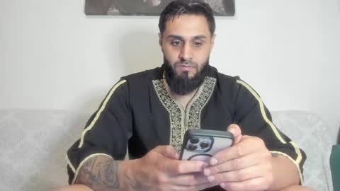 Snapshot of omar_xoxo chatting on 05-27-26, 08:50 Omar online show from 05-27-26, 08:50