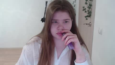 Snapshot of omellyoo chatting on 03-03-26, 12:11 MellY online show from 03-03-26, 12:11