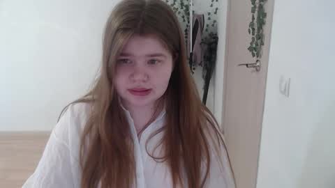 Snapshot of omellyoo chatting on 03-04-26, 09:59 MellY online show from 03-04-26, 09:59