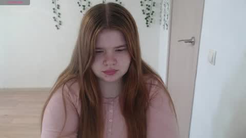 Snapshot of omellyoo chatting on 06-24-26, 08:57 MellY online show from 06-24-26, 08:57