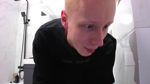 Snapshot of omg_pie chatting on 10-28-25, 01:09 Mars online show from 10-28-25, 01:09