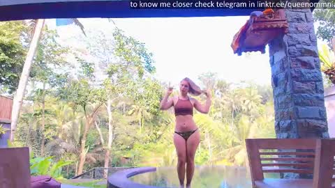 Snapshot of ommnia chatting on 12-17-25, 12:05 Emma Talk only with followers online show from 12-17-25, 12:05