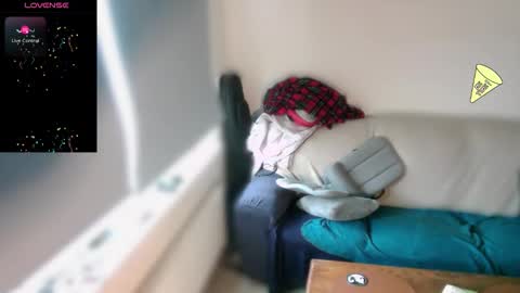 Snapshot of ona_nisme chatting on 12-20-25, 11:17 ona nisme online show from 12-20-25, 11:17