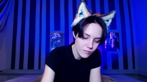 Snapshot of onaloon chatting on 12-18-25, 01:44 onaloon online show from 12-18-25, 01:44