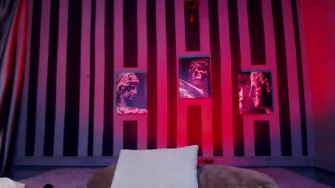 Snapshot of onaloon chatting on 12-19-25, 01:45 onaloon online show from 12-19-25, 01:45