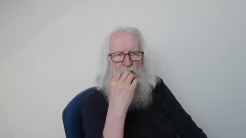 Snapshot of onanister chatting on 05-16-26, 06:43 Somewhere over the rainbow online show from 05-16-26, 06:43