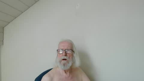Snapshot of onanister chatting on 06-16-26, 07:55 Somewhere over the rainbow online show from 06-16-26, 07:55