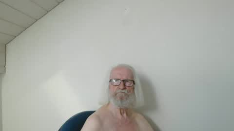 Snapshot of onanister chatting on 06-20-26, 06:38 Somewhere over the rainbow online show from 06-20-26, 06:38