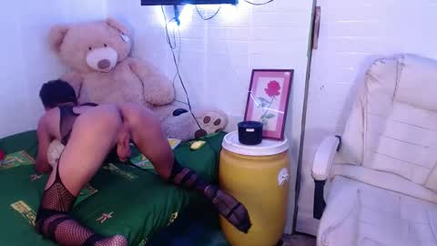 Snapshot of onebigloadxxx chatting on 03-10-25, 04:25 Wyn Will serve you and be your slave online show from 03-10-25, 04:25