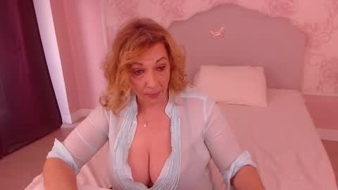 Snapshot of oneblondenicole chatting on 03-12-25, 05:24 Nicole online show from 03-12-25, 05:24
