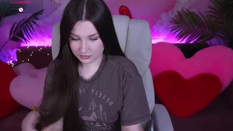 Snapshot of onelaya chatting on 02-15-26, 02:03 L A Y A online show from 02-15-26, 02:03