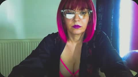 Snapshot of onemoreblonde chatting on 06-15-26, 11:01 Nicol online show from 06-15-26, 11:01