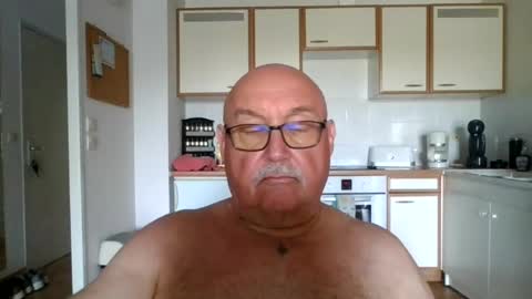Snapshot of onemoretimebis chatting on 06-21-26, 07:00 Onemoretimebis online show from 06-21-26, 07:00
