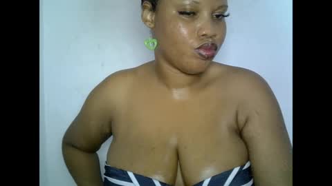 Snapshot of oneofdbestchubbygaloncb chatting on 05-09-26, 03:06 oneofdbestchubbygaloncb online show from 05-09-26, 03:06