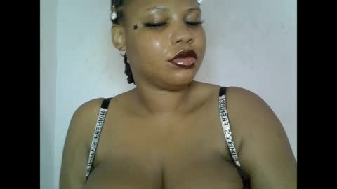 Snapshot of oneofdbestchubbygaloncb chatting on 06-07-26, 03:05 oneofdbestchubbygaloncb online show from 06-07-26, 03:05
