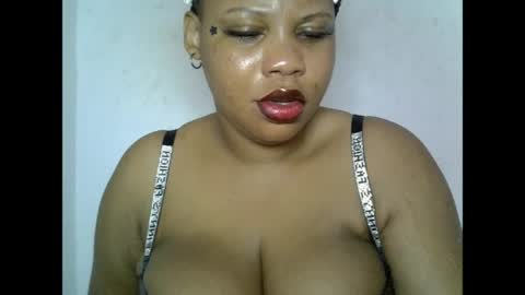 Snapshot of oneofdbestchubbygaloncb chatting on 06-08-26, 02:34 oneofdbestchubbygaloncb online show from 06-08-26, 02:34