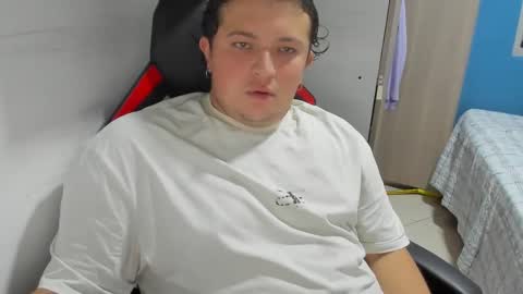 Snapshot of onewhiteboichub chatting on 11-09-25, 12:20 Andres INDEPENDENT MODEL online show from 11-09-25, 12:20