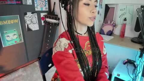 Snapshot of oni_dakotta chatting on 11-24-25, 01:44 oni_dakotta online show from 11-24-25, 01:44